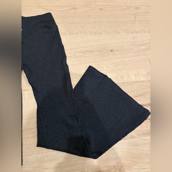 NWOT Buffbunny Seamless Flare legging - Picture 4 of 5